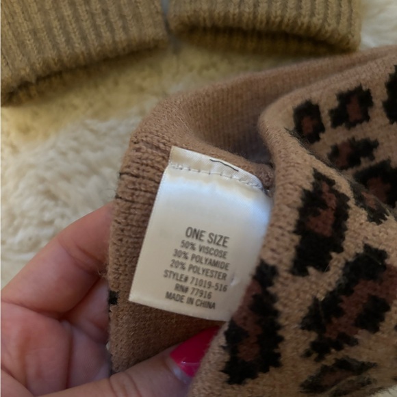 Leapord Winter Gloves and Headband Set - Picture 2 of 2